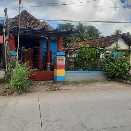 Red Beach Homestay Pasanggaran Екстер'єр фото