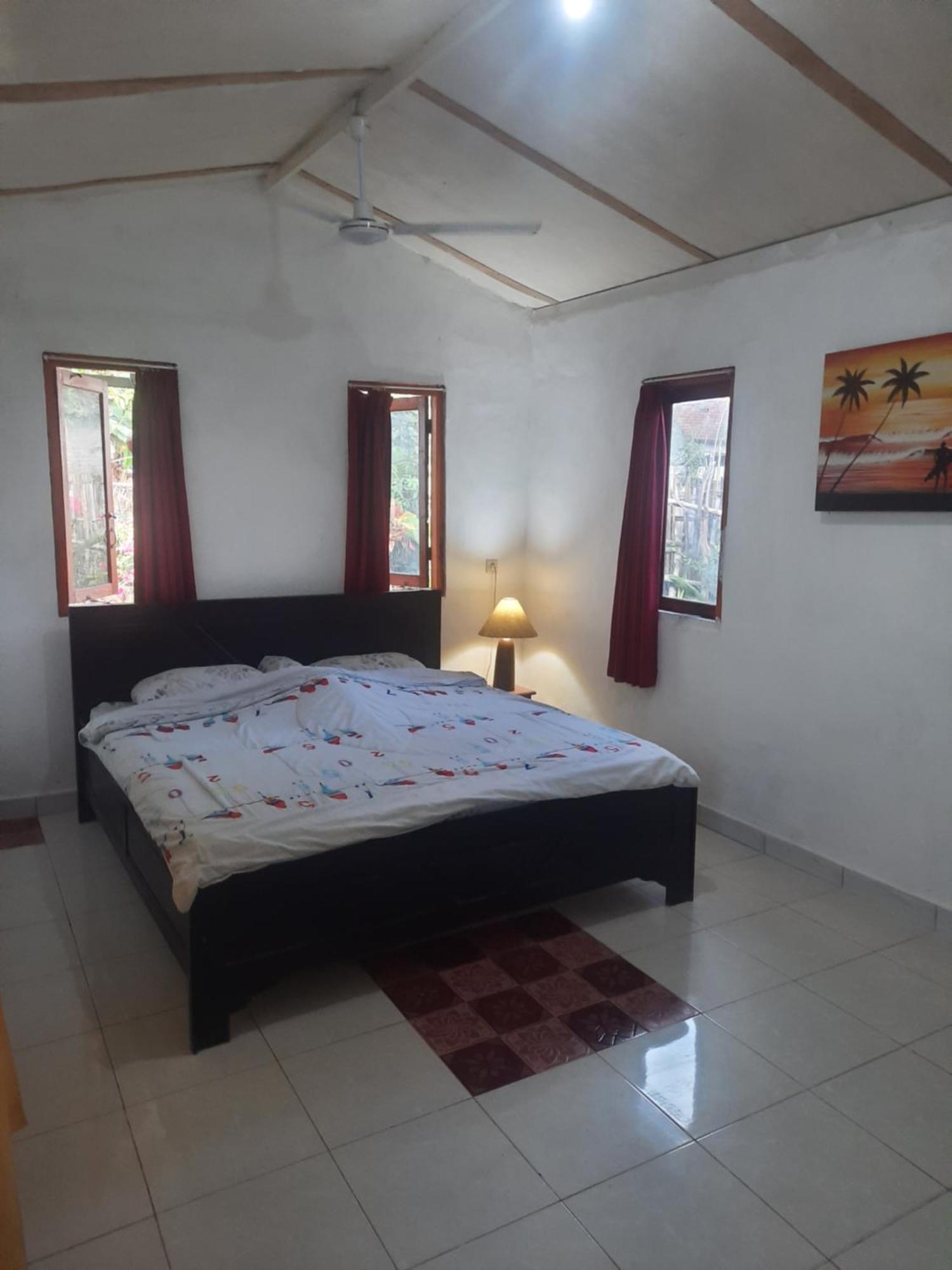 Red Beach Homestay Pasanggaran Номер фото